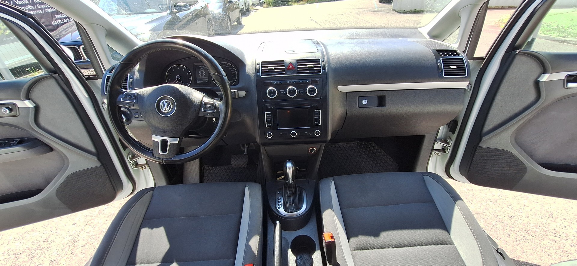 VW Touran 1.4 TSI EcoFuel Design DSG-image-26