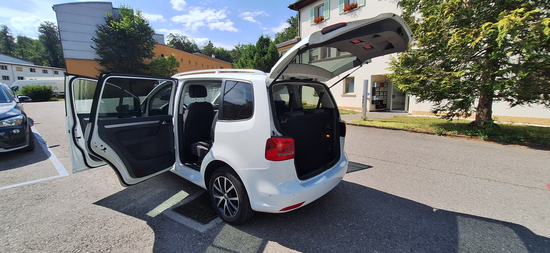 VW Touran 1.4 TSI EcoFuel Design DSG-image-17
