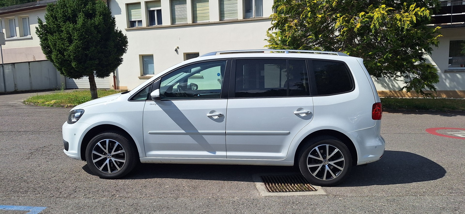 VW Touran 1.4 TSI EcoFuel Design DSG-image-2