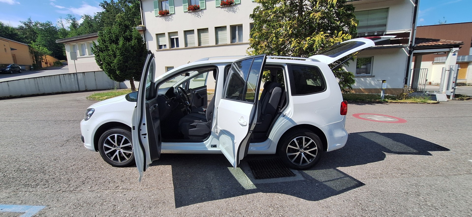 VW Touran 1.4 TSI EcoFuel Design DSG-image-16
