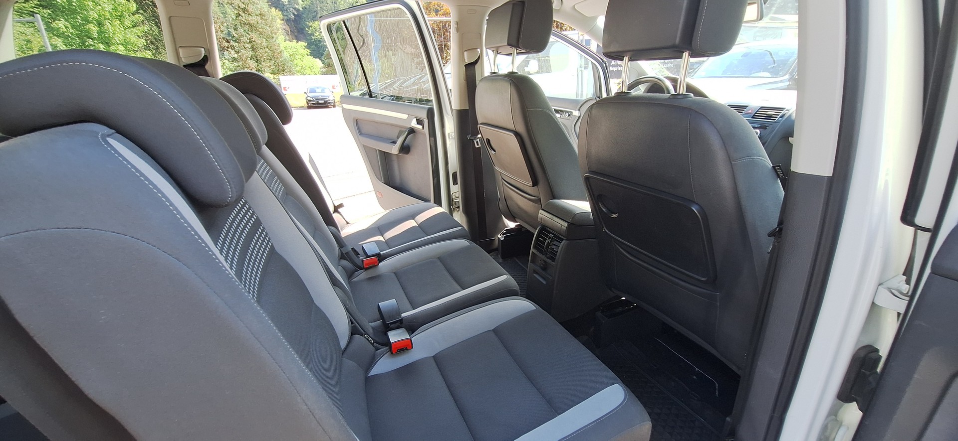 VW Touran 1.4 TSI EcoFuel Design DSG-image-12