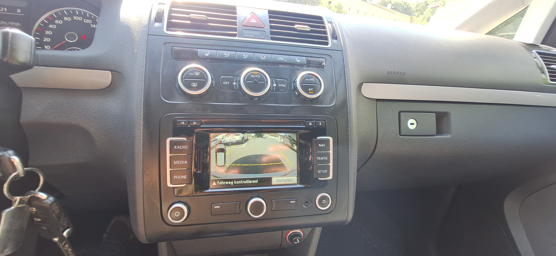 VW Touran 1.4 TSI EcoFuel Design DSG-image-27