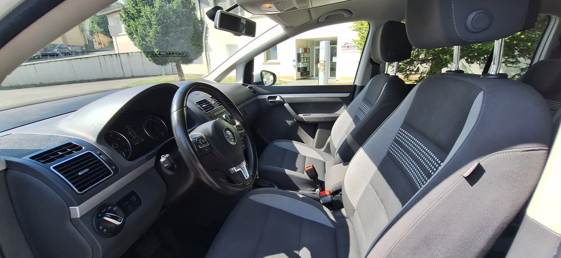 VW Touran 1.4 TSI EcoFuel Design DSG-image-9