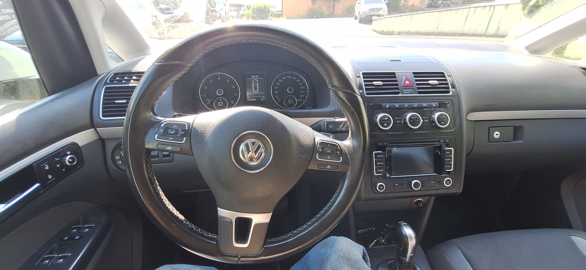 VW Touran 1.4 TSI EcoFuel Design DSG-image-29