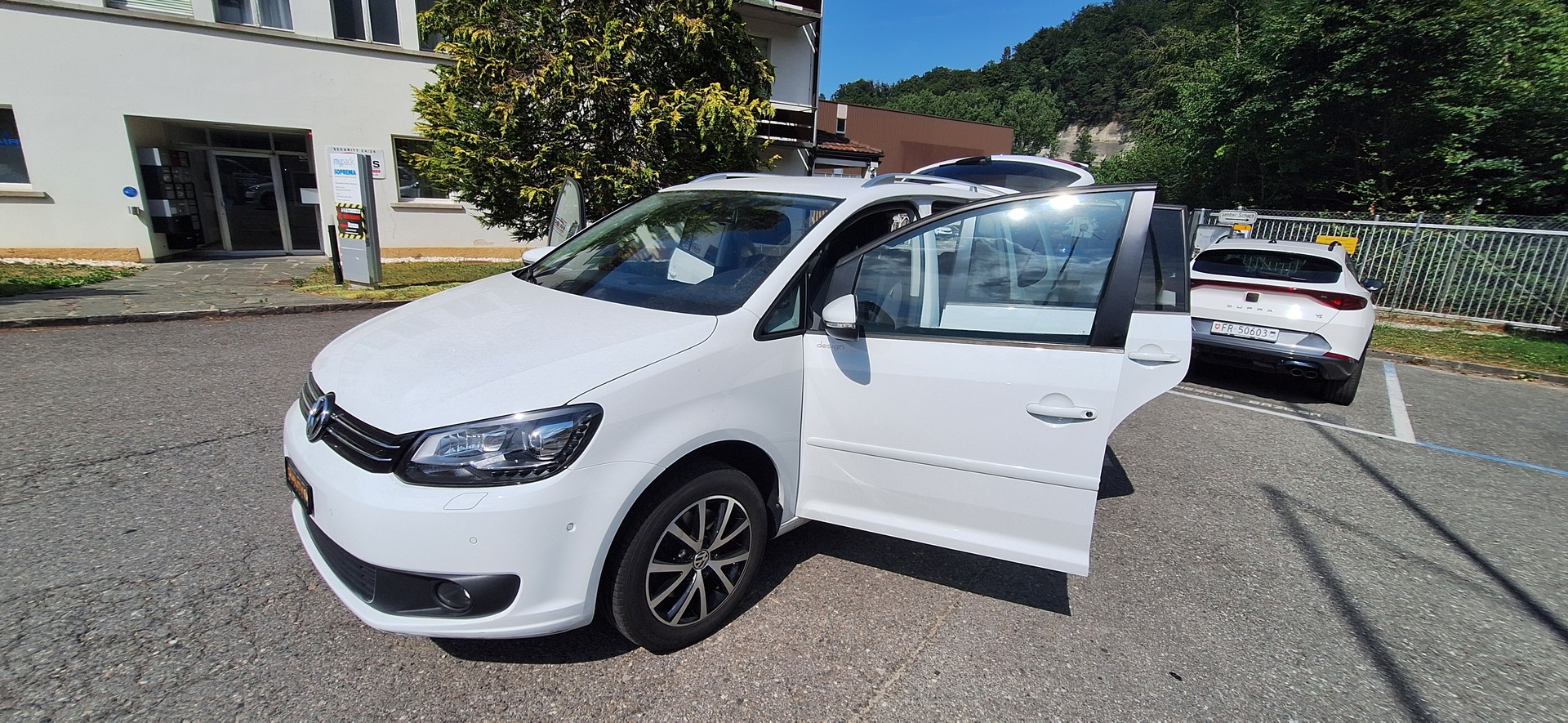 VW Touran 1.4 TSI EcoFuel Design DSG-image-15