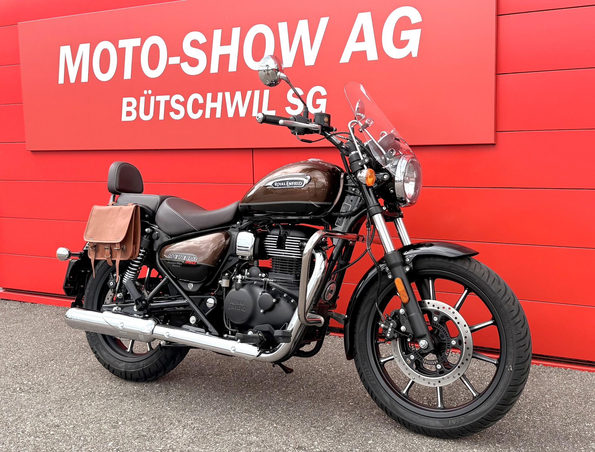 ROYAL ENFIELD Meteor Stellar-showroom-element-1