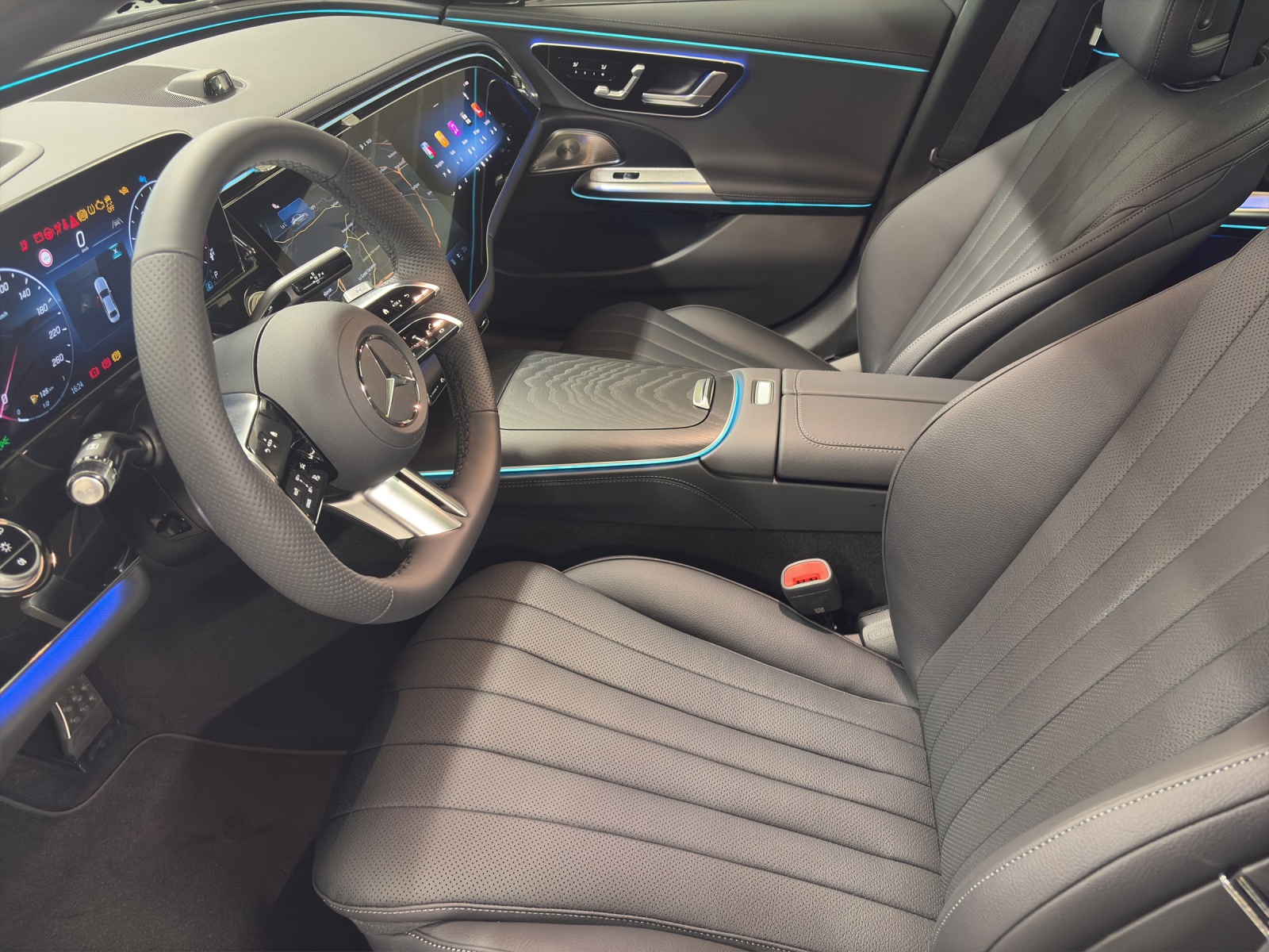 MERCEDES-BENZ E 200 4M Berline-image-8