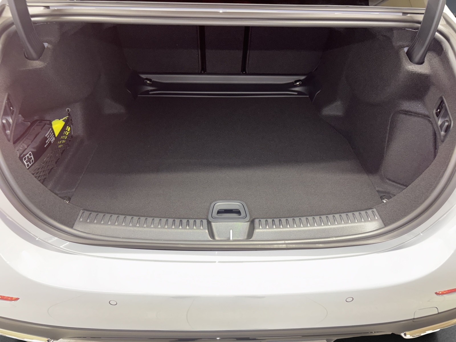 MERCEDES-BENZ E 200 4M Berline-image-13