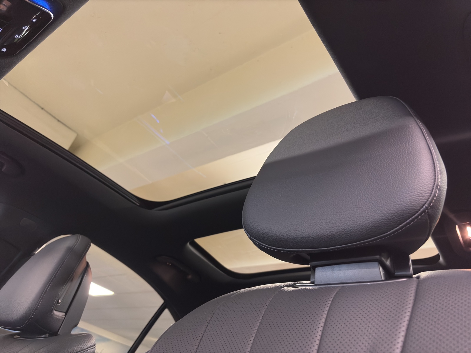 MERCEDES-BENZ E 200 4M Berline-image-11