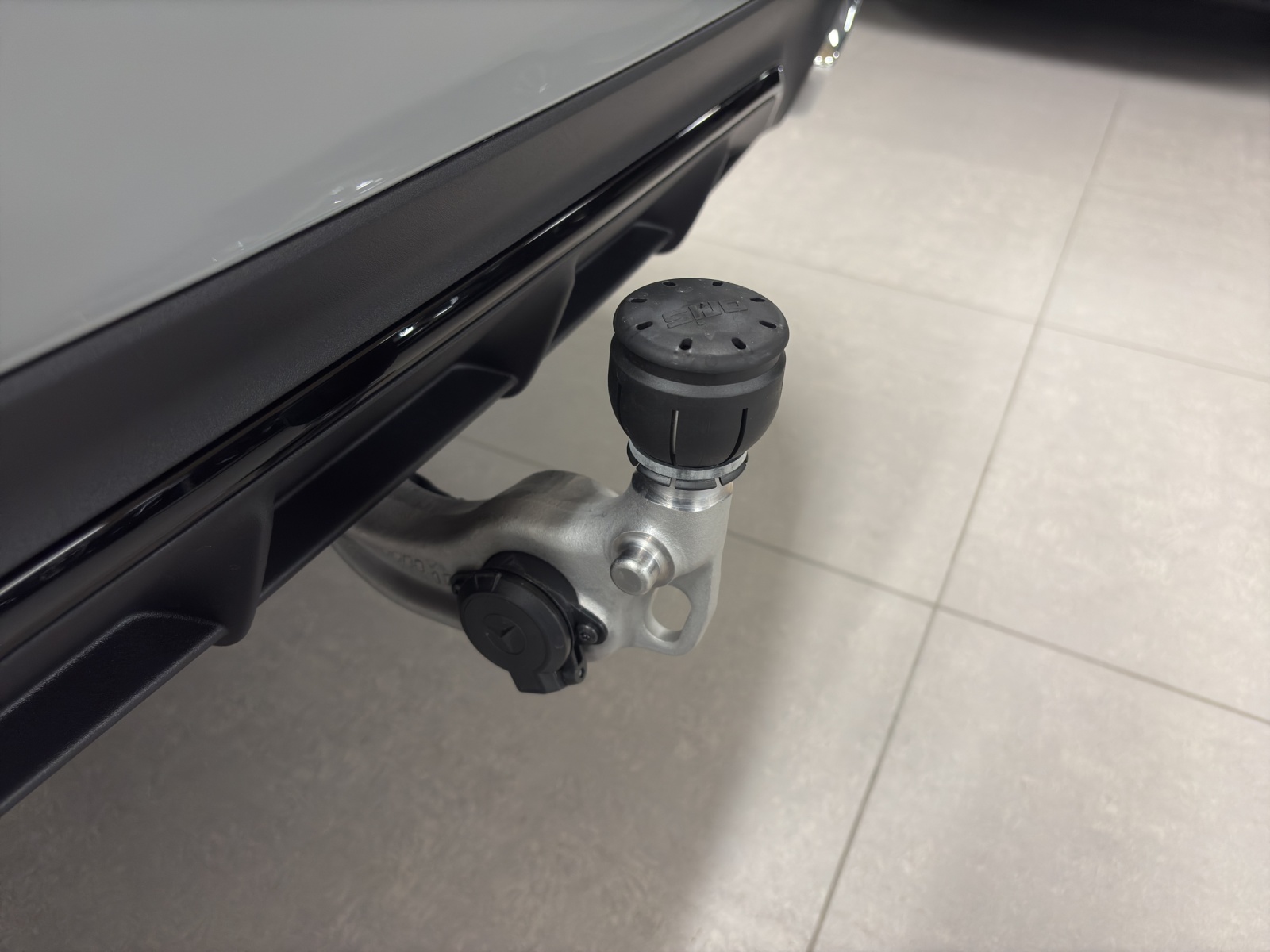 MERCEDES-BENZ E 200 4M Berline-image-14