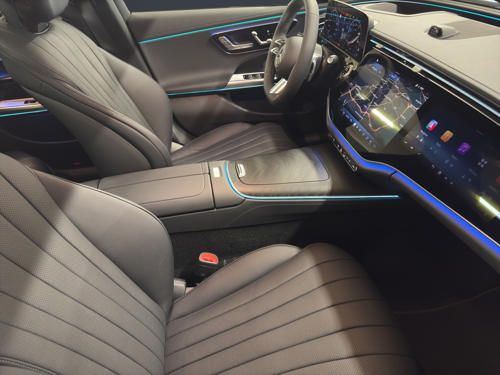 MERCEDES-BENZ E 200 4M Berline-image-9