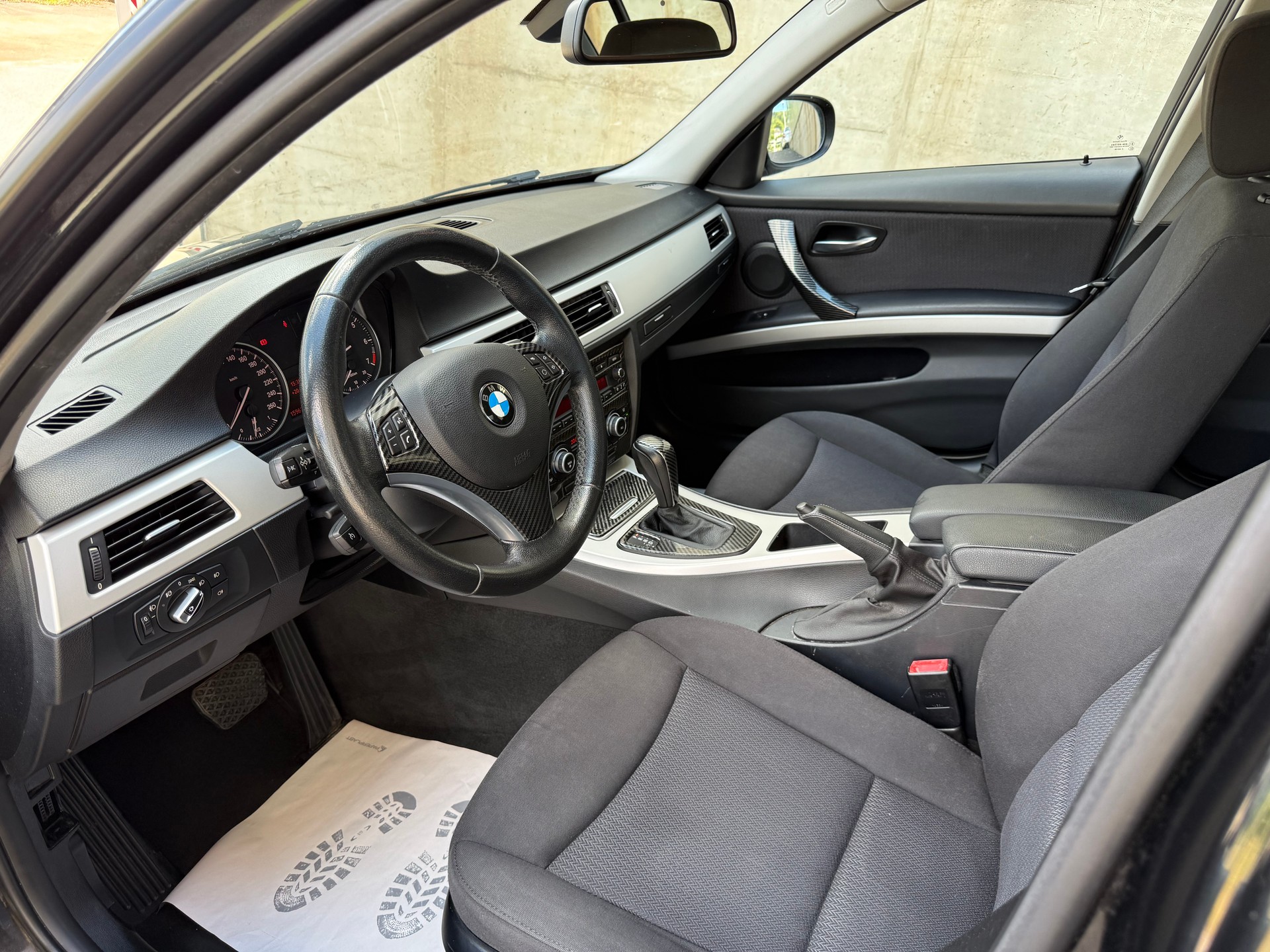 BMW 318i Dynamic Edition Steptronic || Frisch ab MFK-image-9