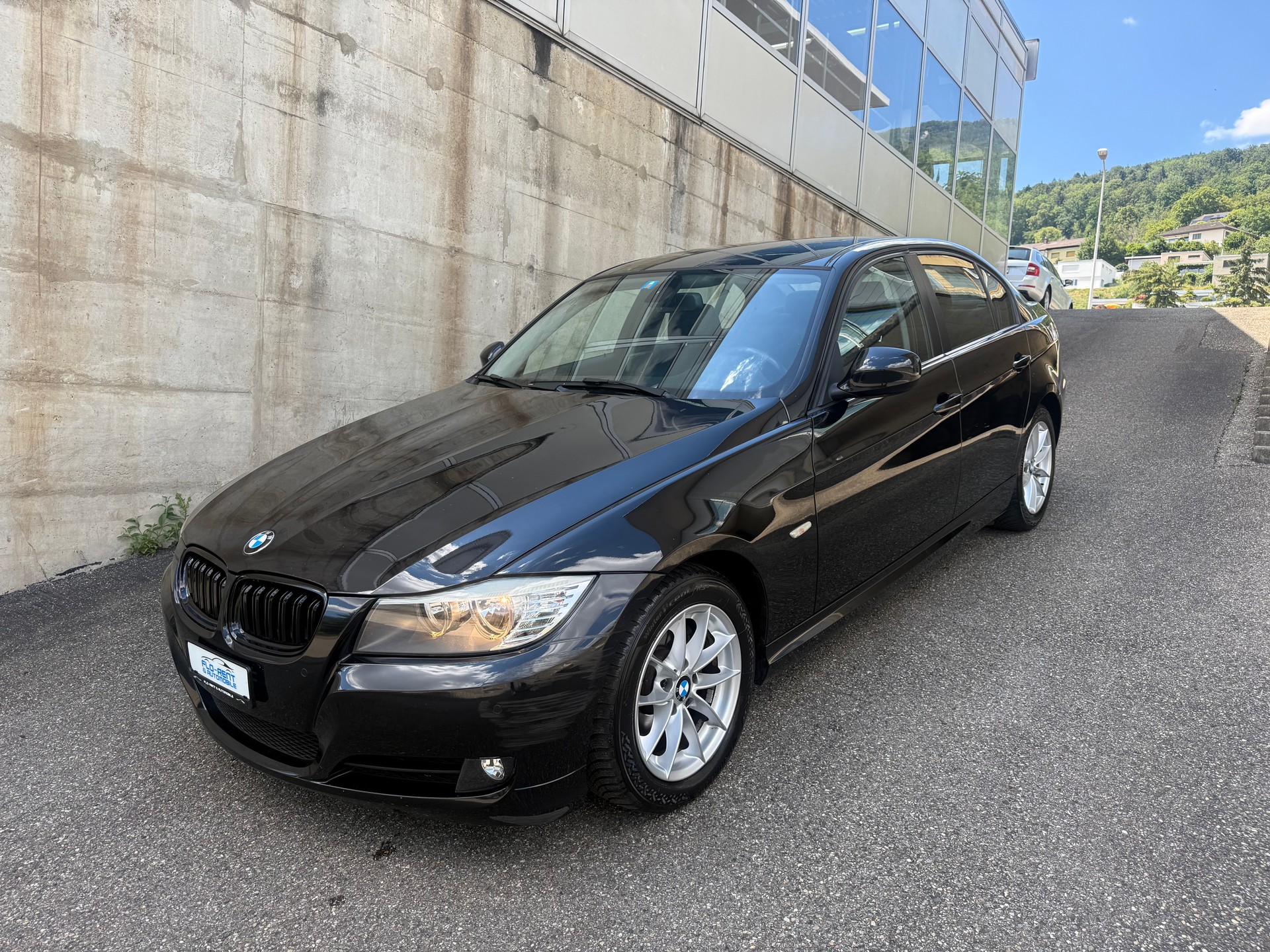 BMW 318i Dynamic Edition Steptronic || Frisch ab MFK-image-0