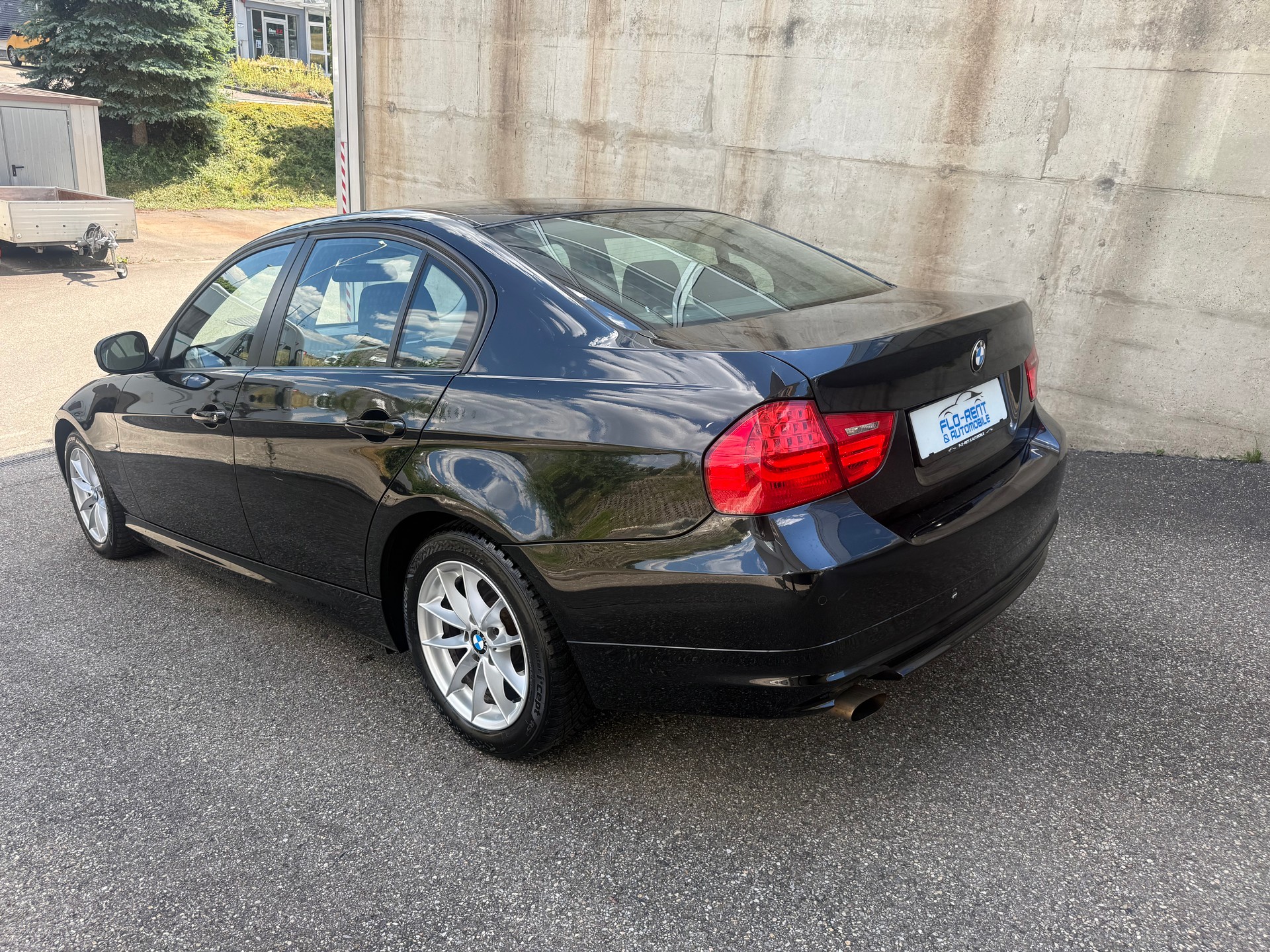 BMW 318i Dynamic Edition Steptronic || Frisch ab MFK-image-2