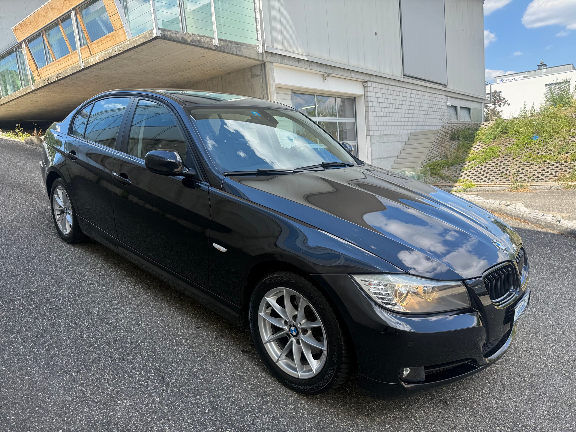 BMW 318i Dynamic Edition Steptronic || Frisch ab MFK-image-5