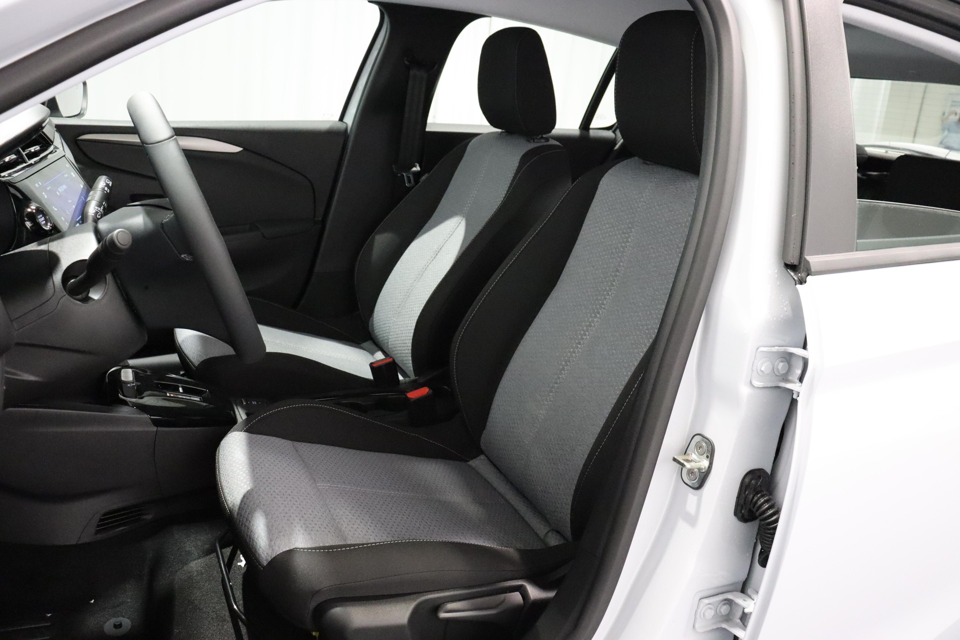 OPEL Corsa 1.2 T Hybrid Edition-image-3