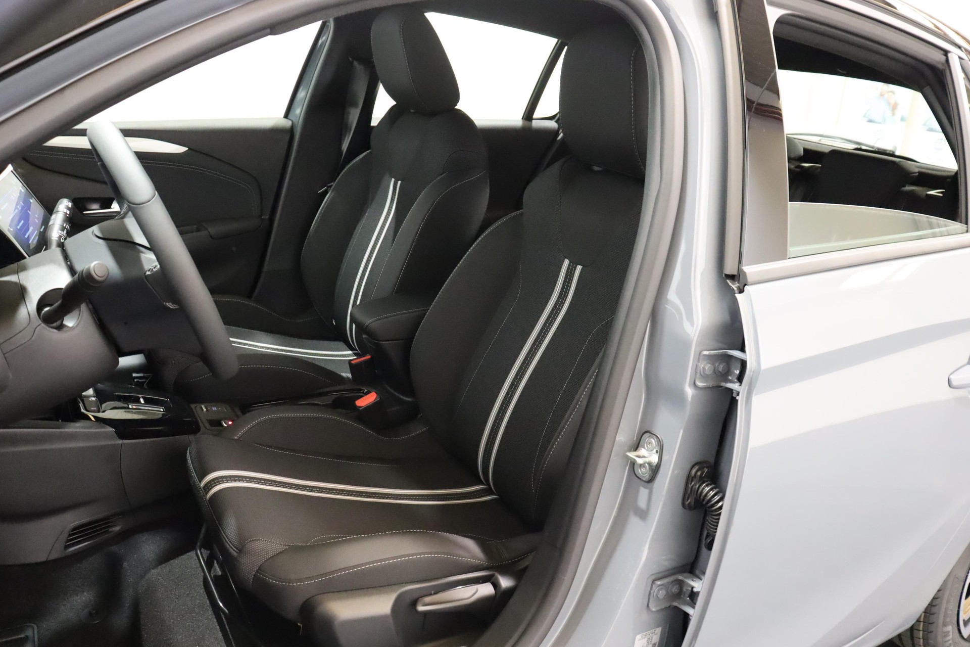 OPEL Corsa 1.2 T Hybrid Viva-image-3