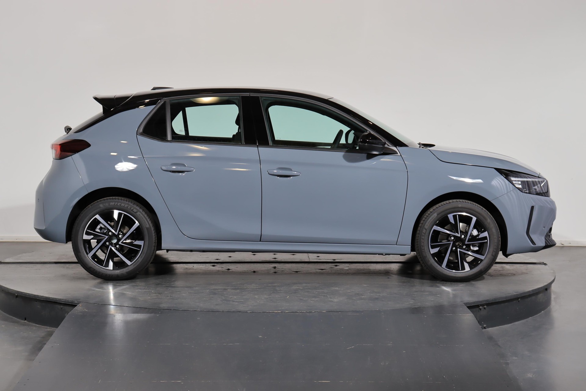 OPEL Corsa 1.2 T Hybrid Viva-image-1