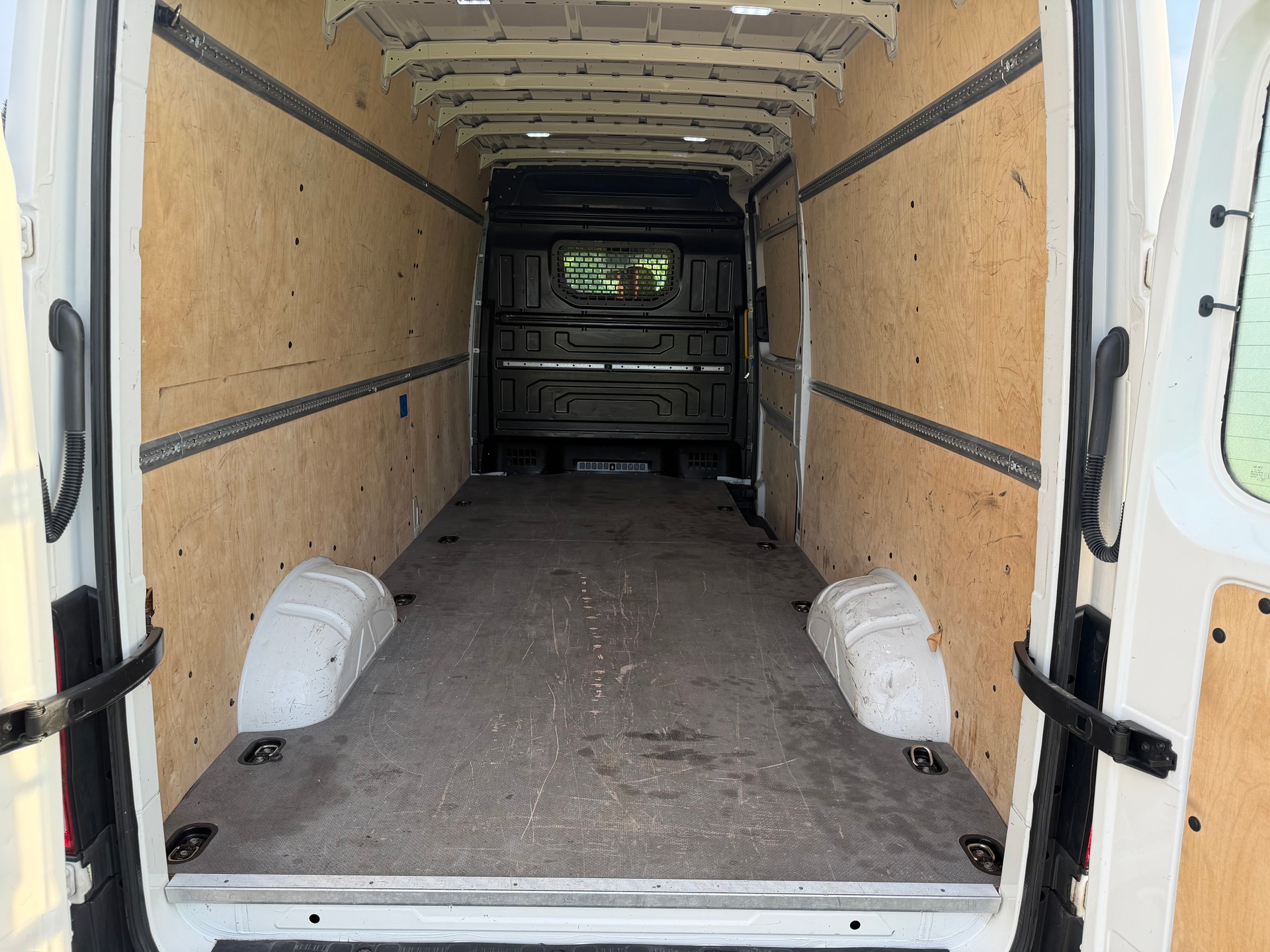 VW Crafter 35 2.0 TDI Entry L4 4Motion-image-10