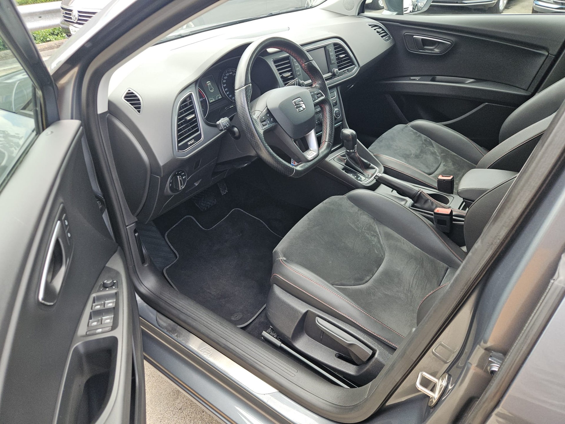 SEAT Leon 1.4 TSI FR Line DSG-image-9