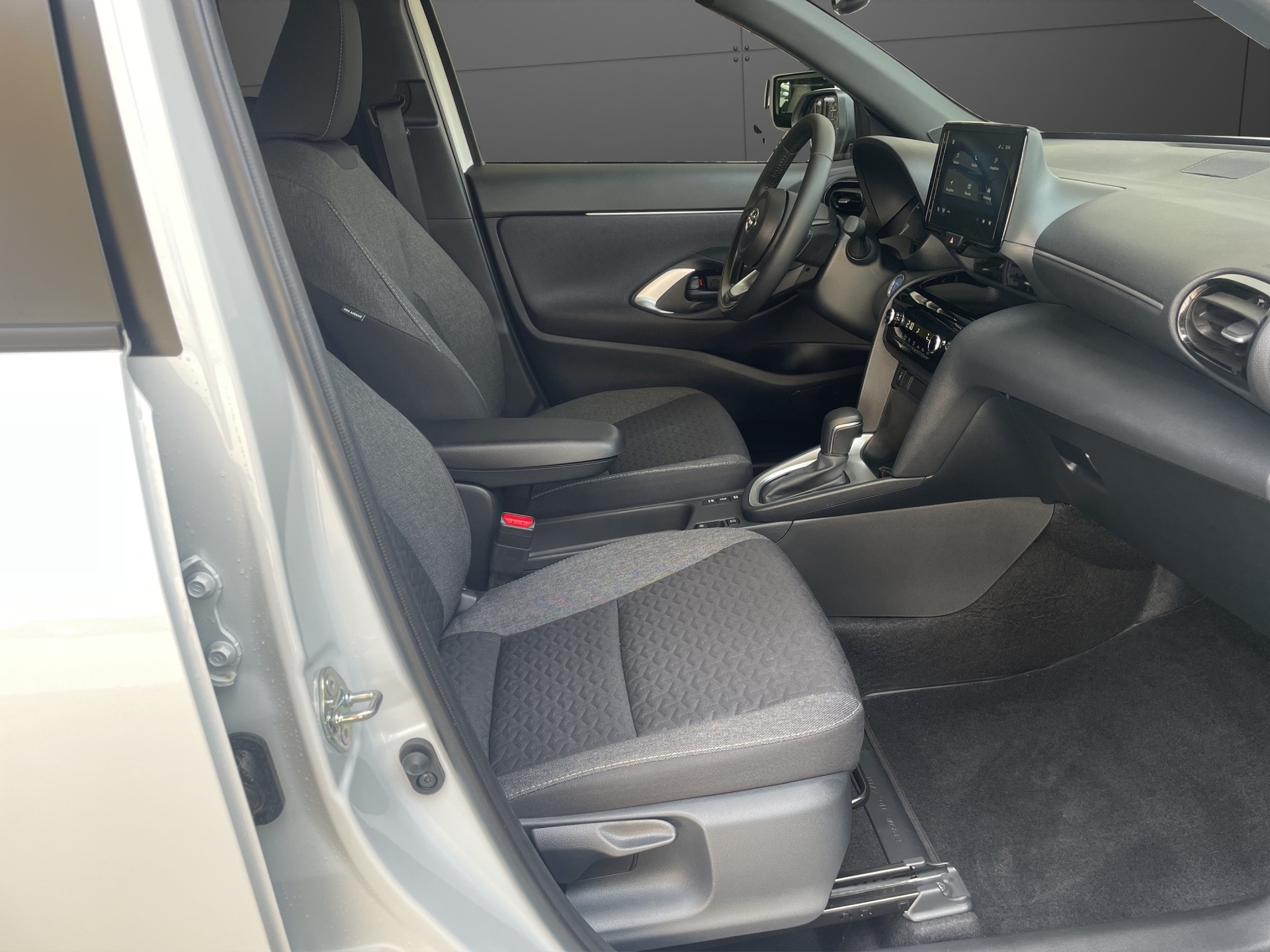 TOYOTA Yaris Cross 1.5 Trend e-CVT-image-15