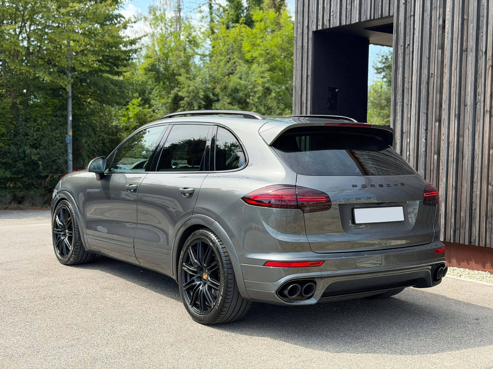 PORSCHE Cayenne S 4.2 V8 Diesel *Porsche Garantie bis 05.2027*-image-3