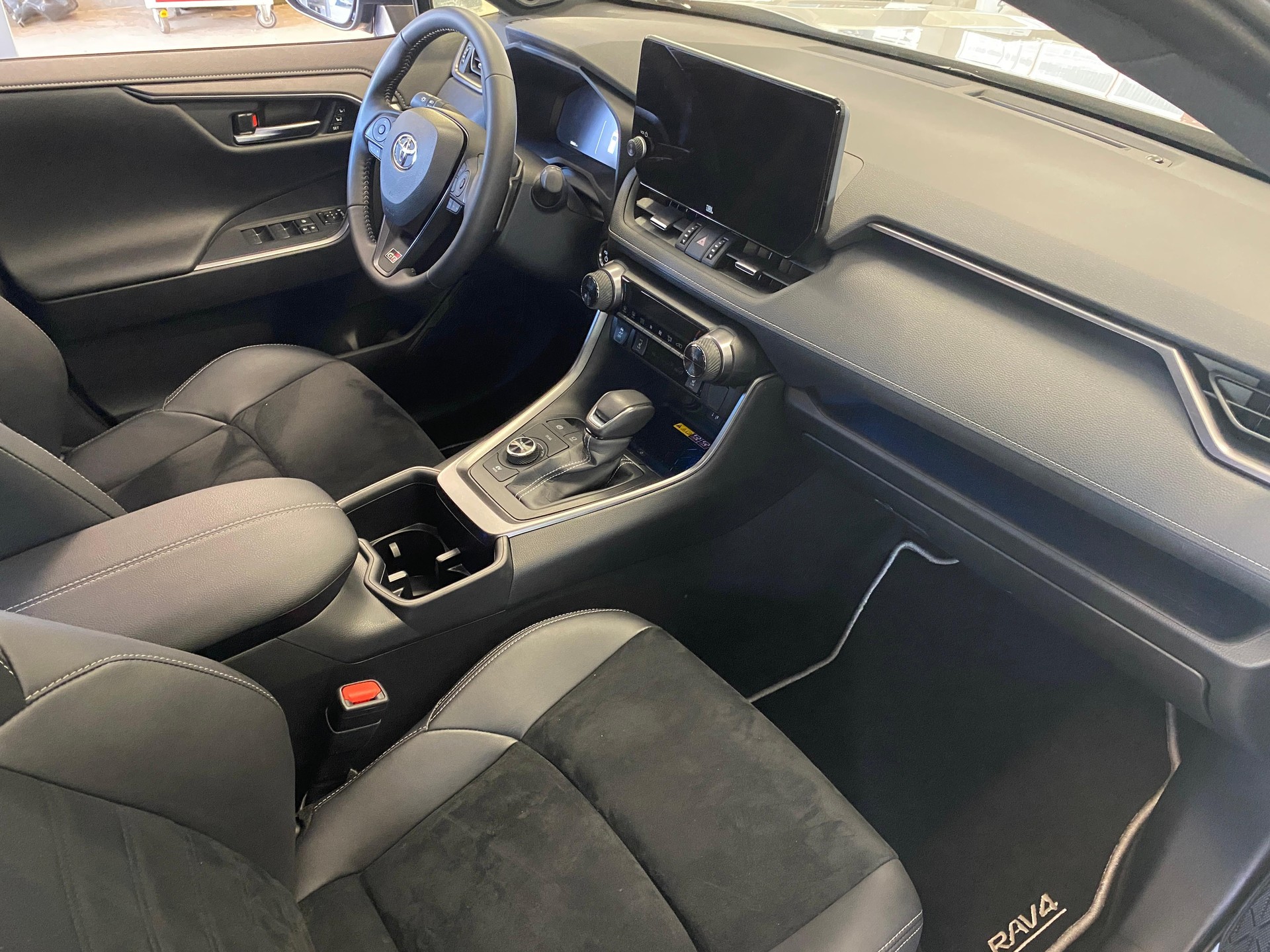 TOYOTA RAV4 2.5 HEV GR Sport-image-5