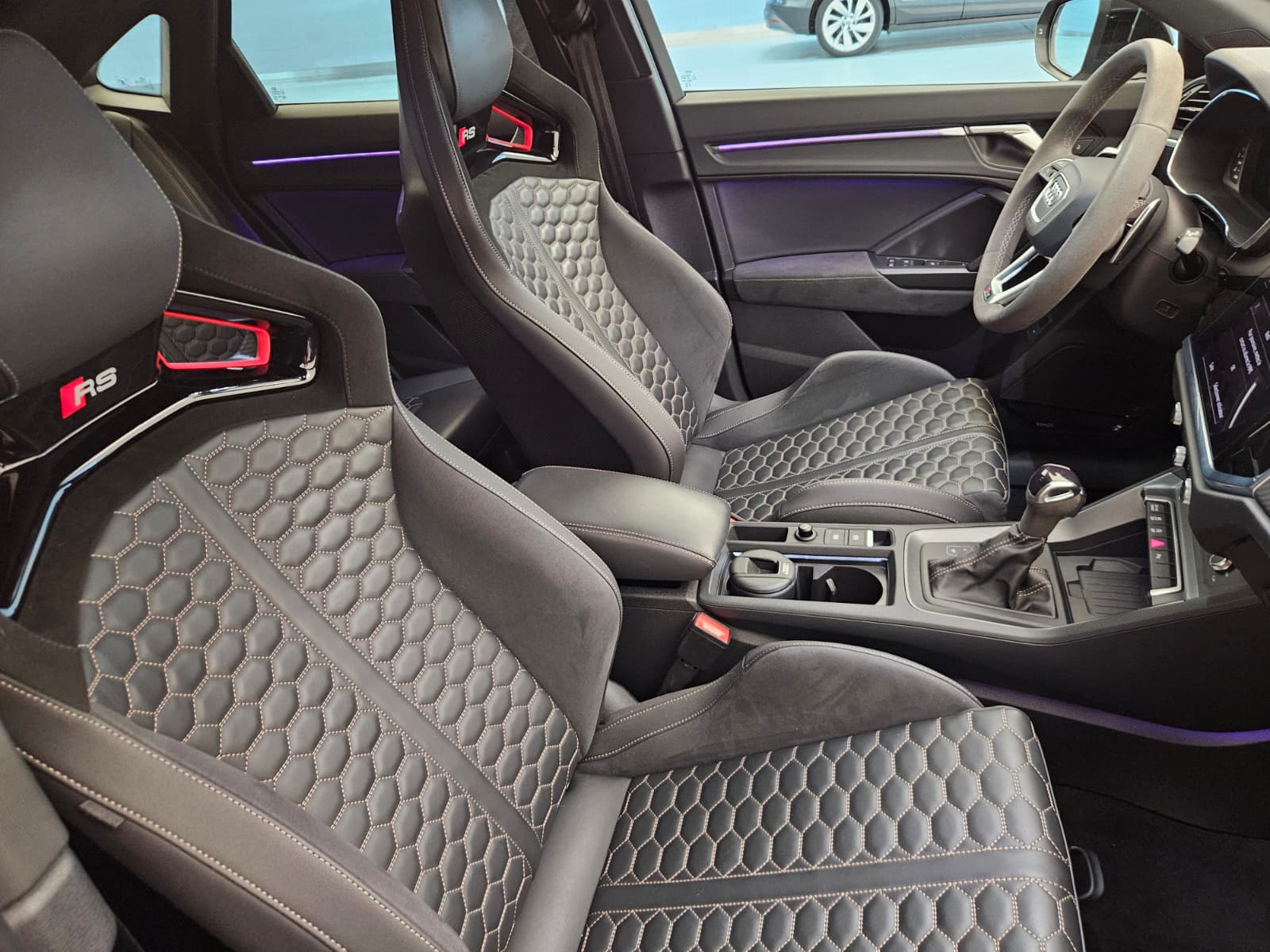 AUDI RS Q3 Sportback edition 10 years quattro S tronic-image-11