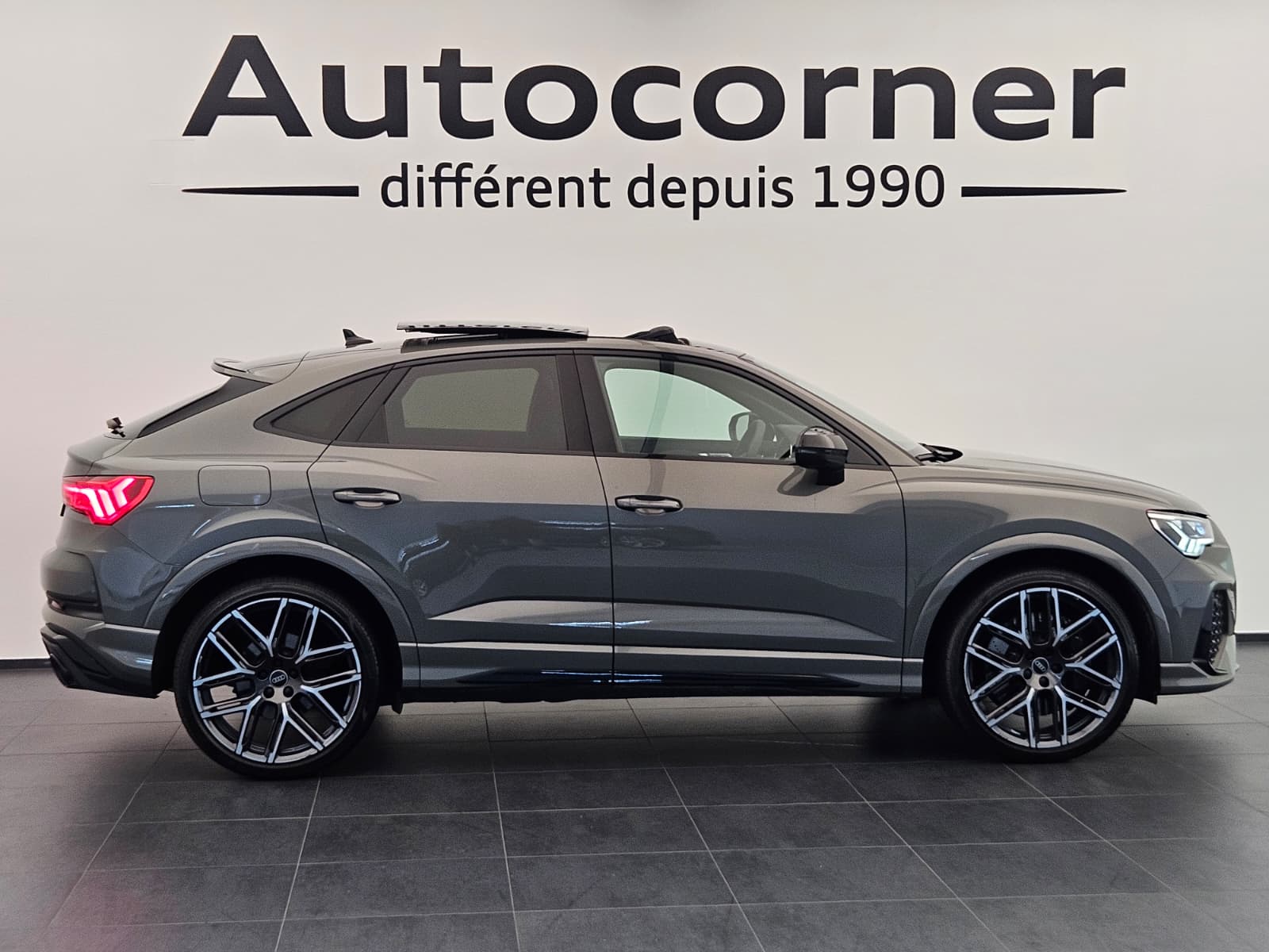 AUDI RS Q3 Sportback edition 10 years quattro S tronic-image-5