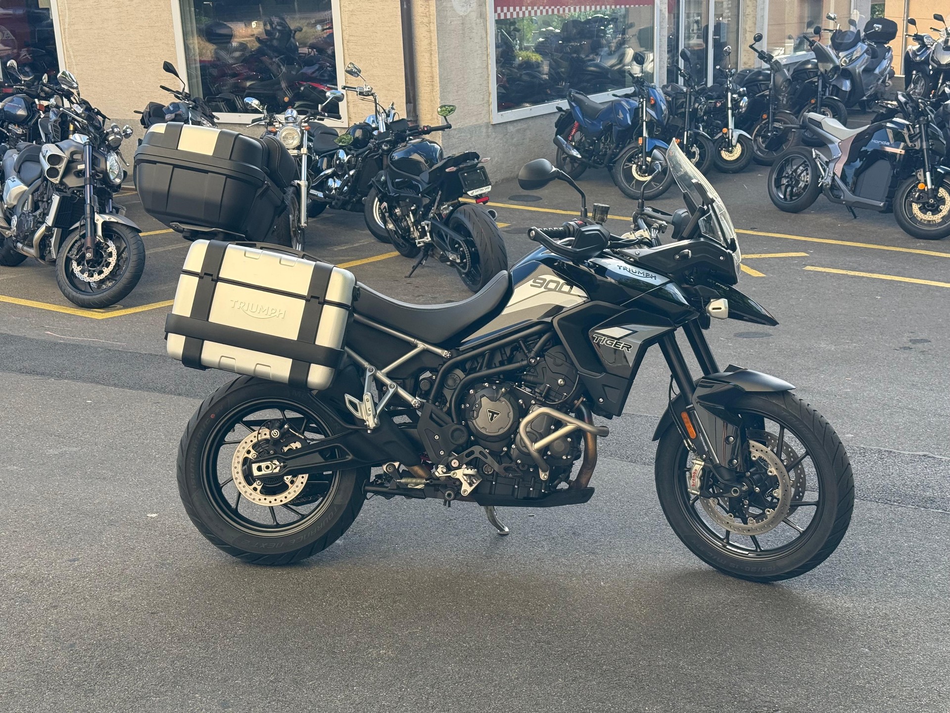 TRIUMPH Tiger 900 GT Pro-showroom-element-3