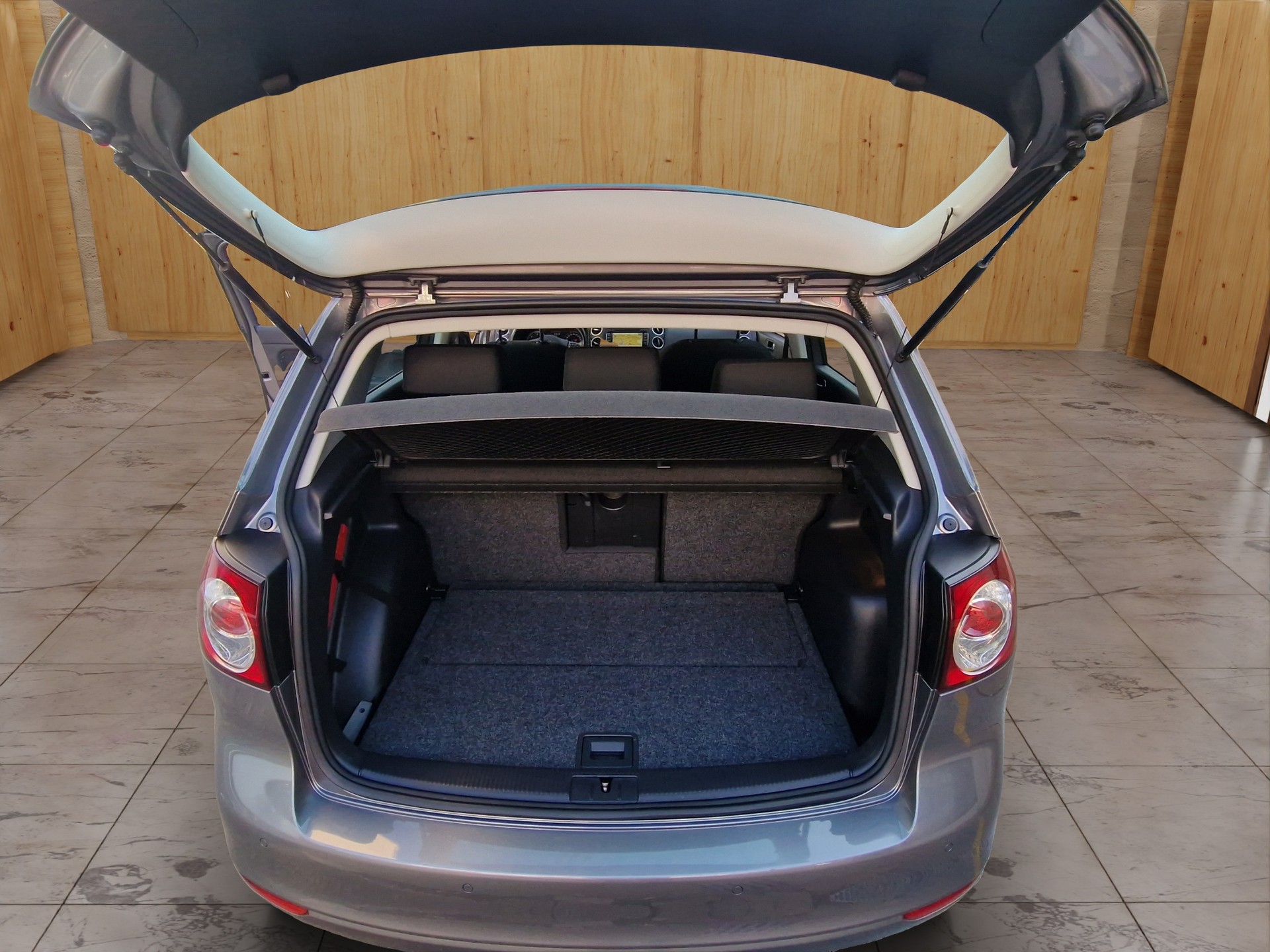 VW Golf Plus 1.6 TDI BMT Comfortline DSG-image-14