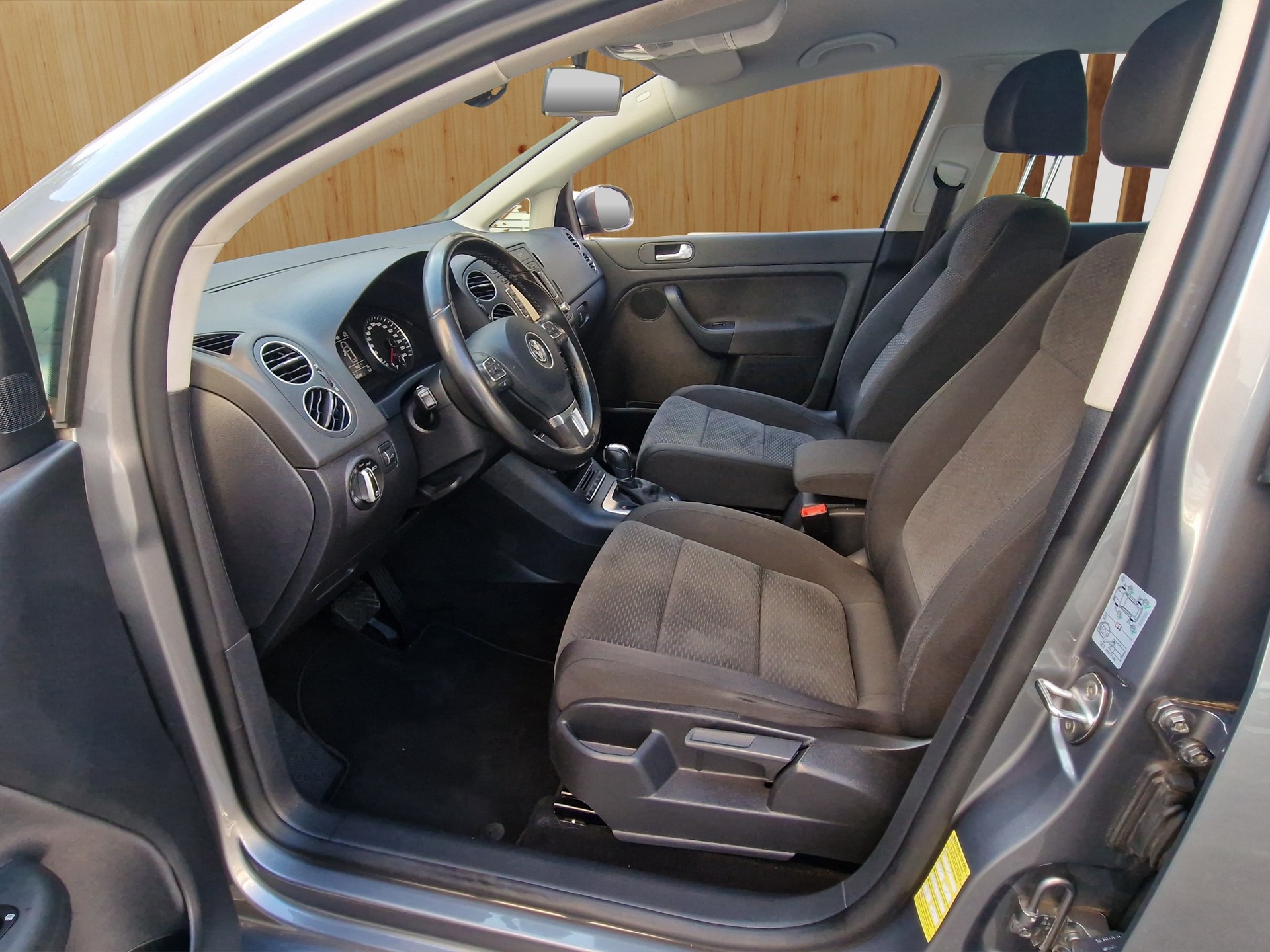 VW Golf Plus 1.6 TDI BMT Comfortline DSG-image-9