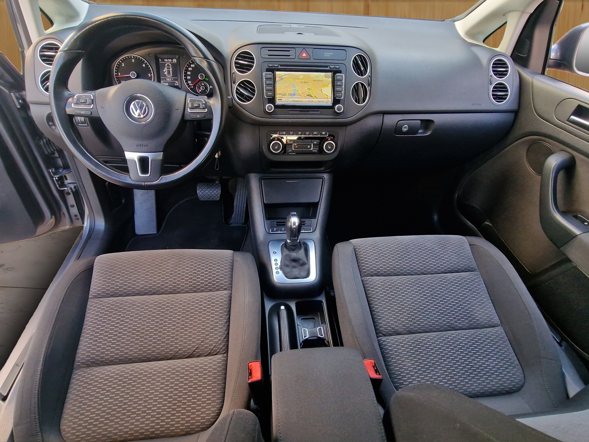 VW Golf Plus 1.6 TDI BMT Comfortline DSG-image-8