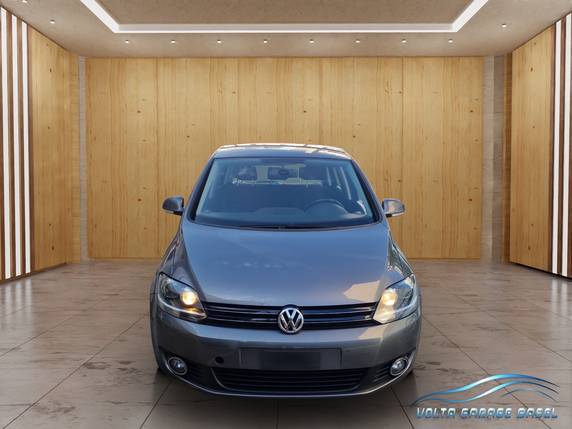 VW Golf Plus 1.6 TDI BMT Comfortline DSG-image-2
