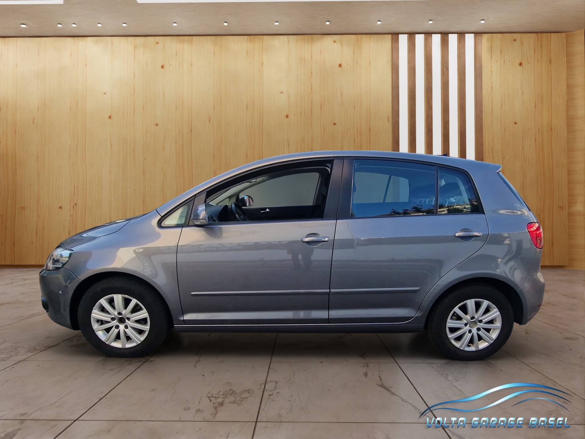 VW Golf Plus 1.6 TDI BMT Comfortline DSG-image-3