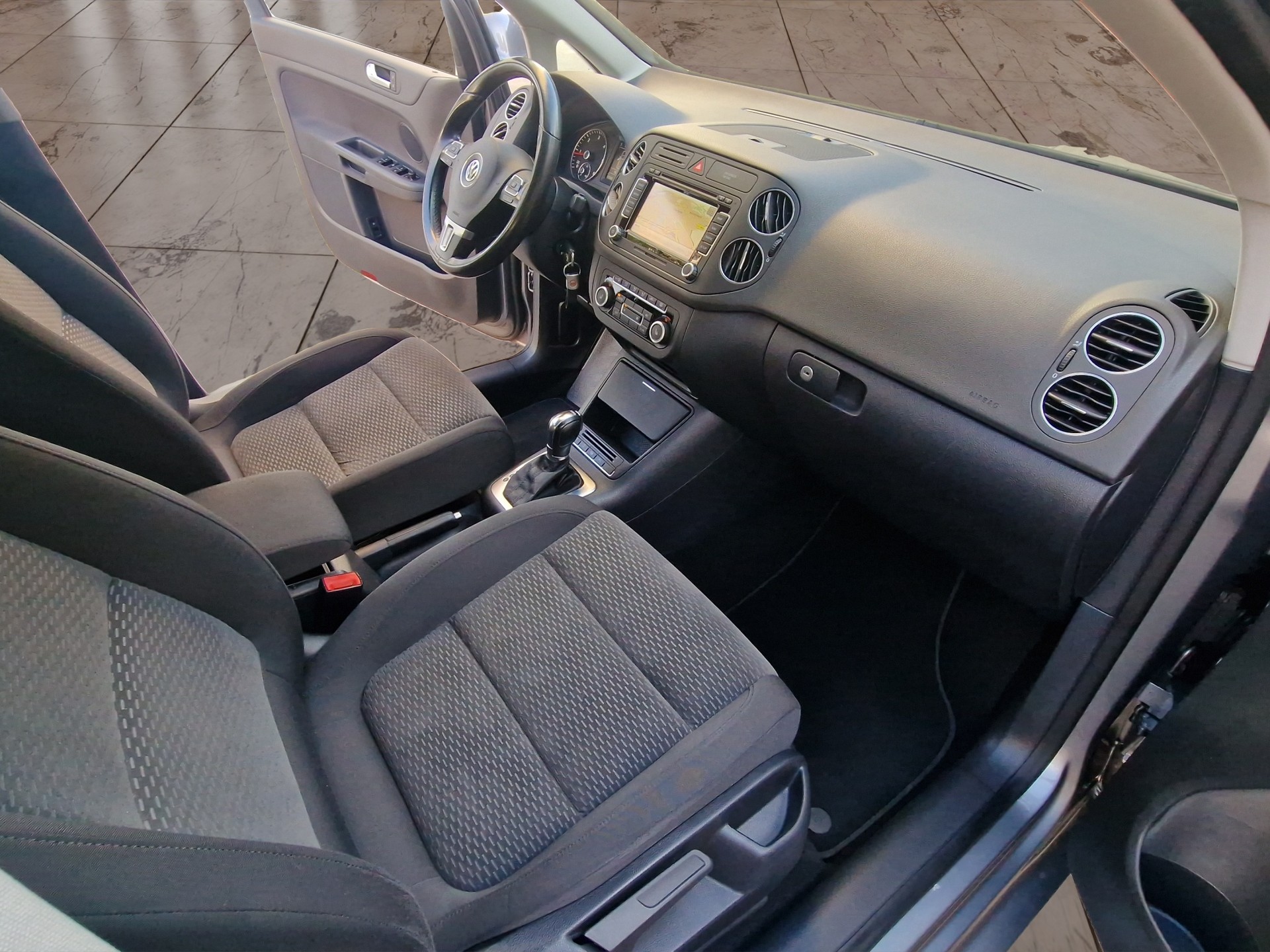 VW Golf Plus 1.6 TDI BMT Comfortline DSG-image-15