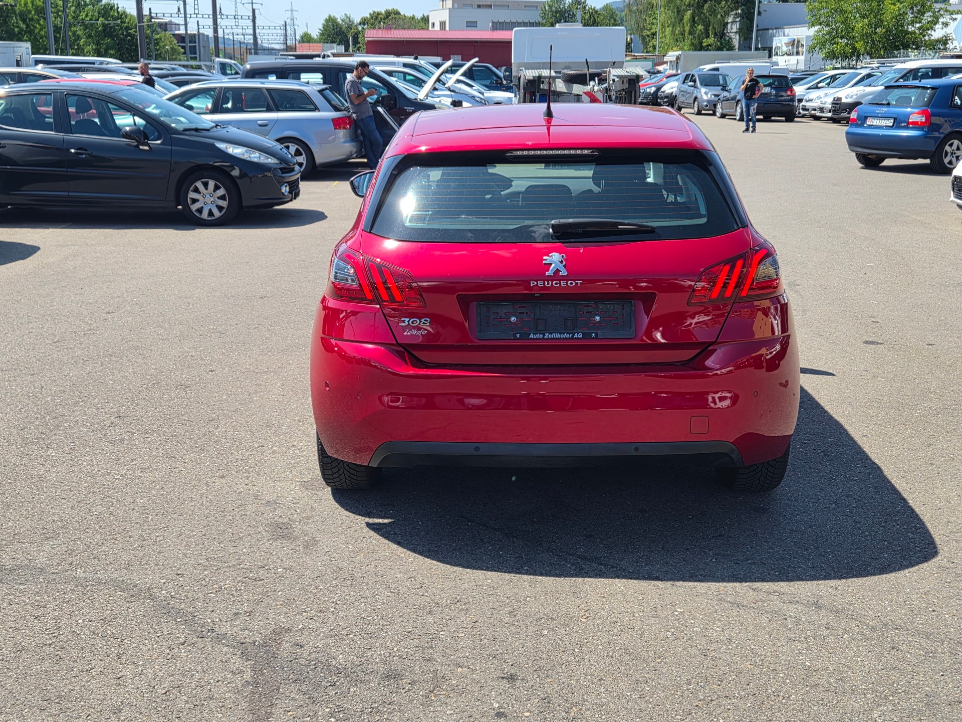 PEUGEOT 308 1.5 BlueHDI Allure-image-4