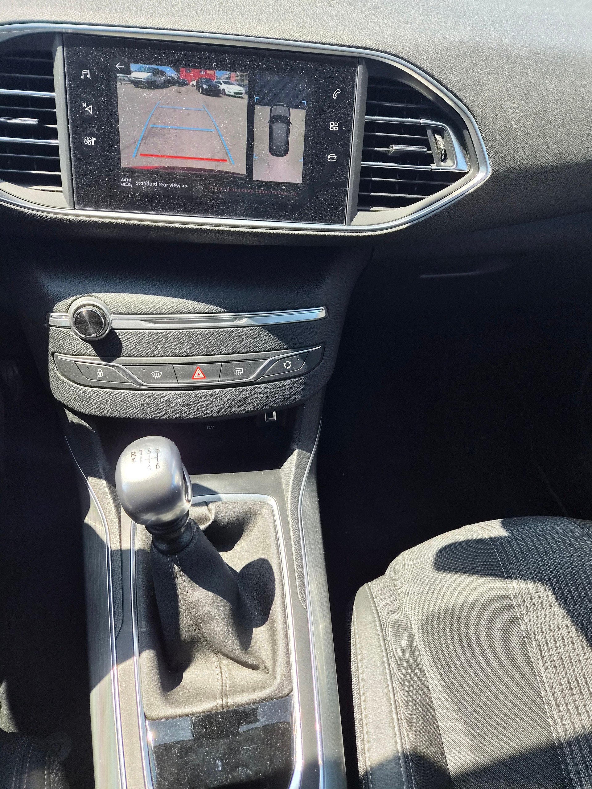 PEUGEOT 308 1.5 BlueHDI Allure-image-10