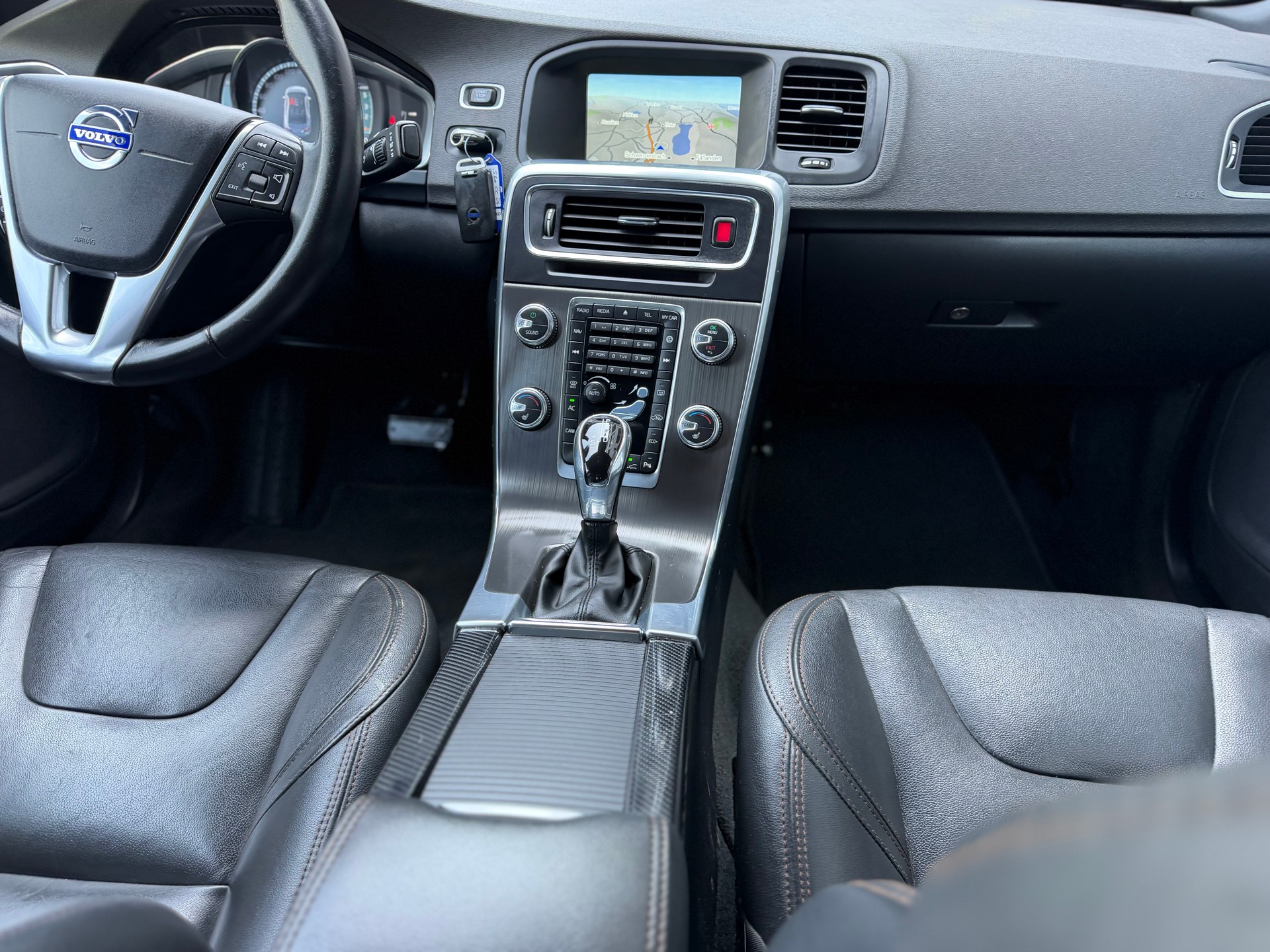 VOLVO Cross Country-image-12