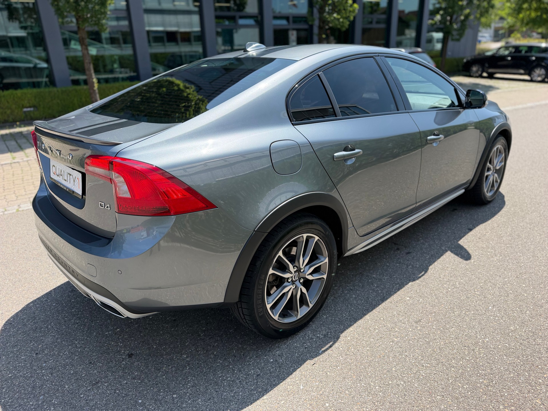VOLVO Cross Country-image-23