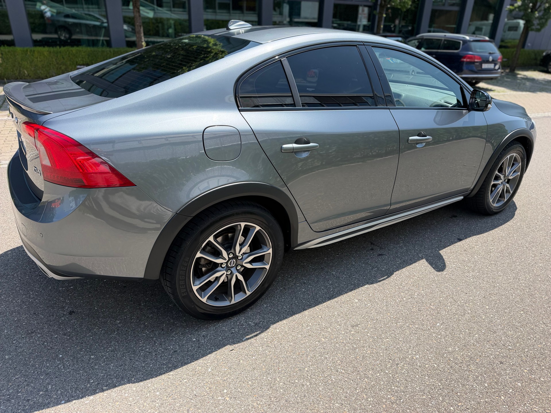 VOLVO Cross Country-image-27