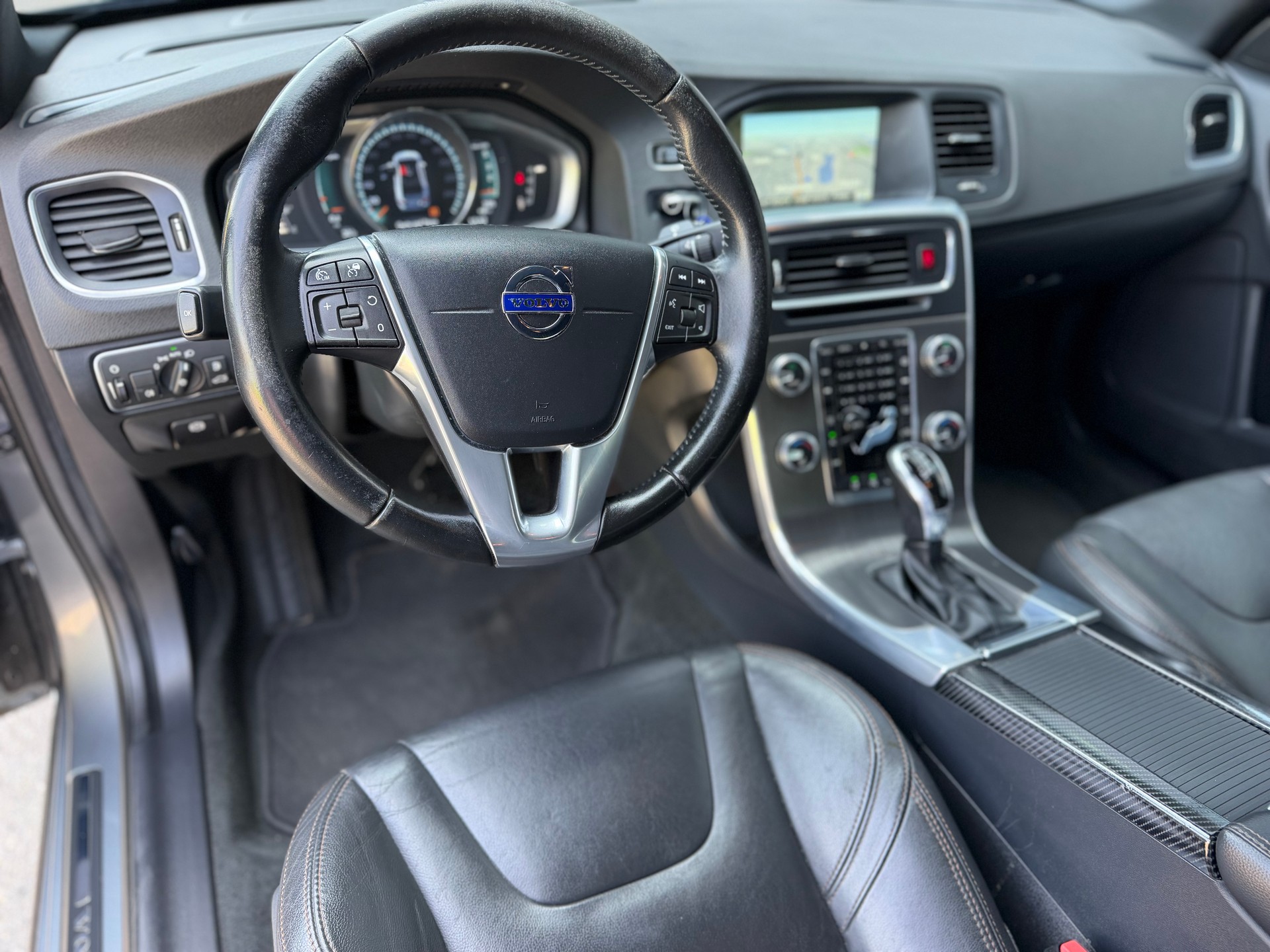 VOLVO Cross Country-image-17