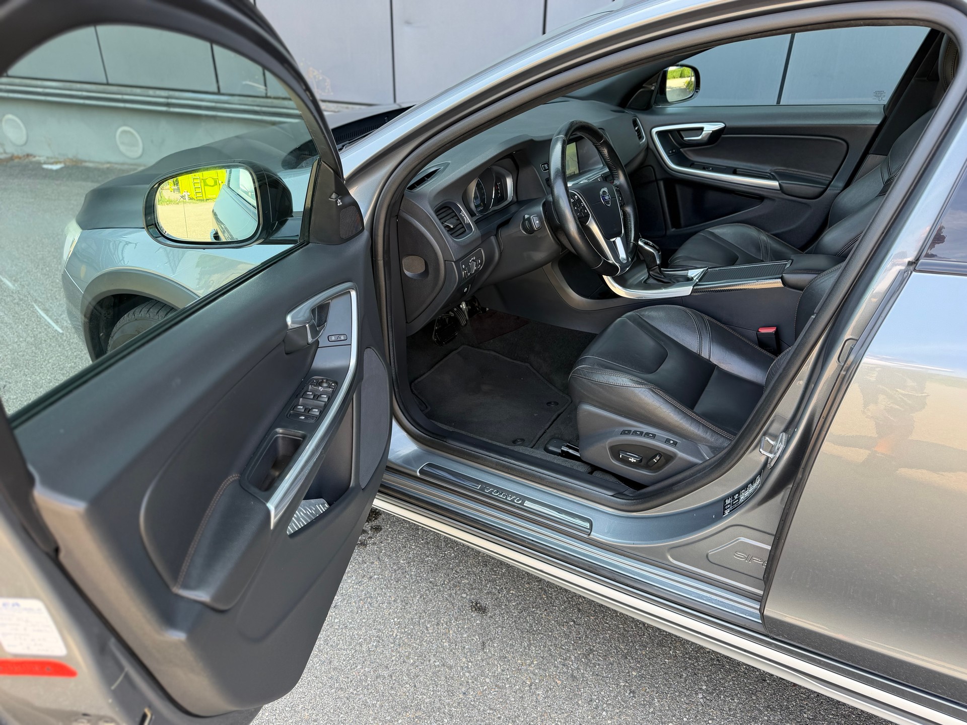 VOLVO Cross Country-image-16