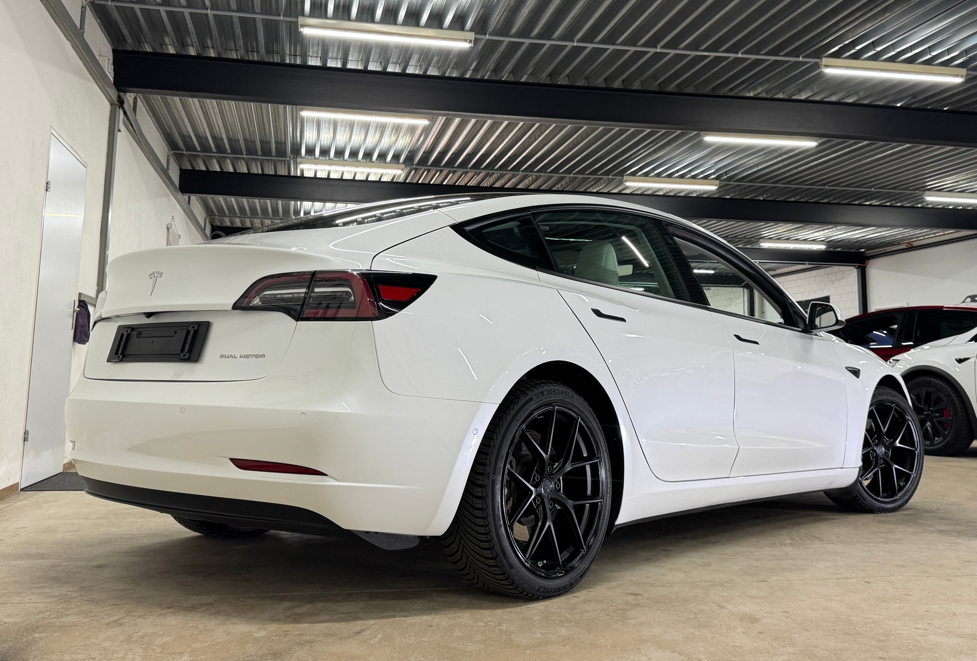 TESLA Model 3 Long Range Dual Motor AWD 498PS / Facelift / Wärmepumpe-image-4