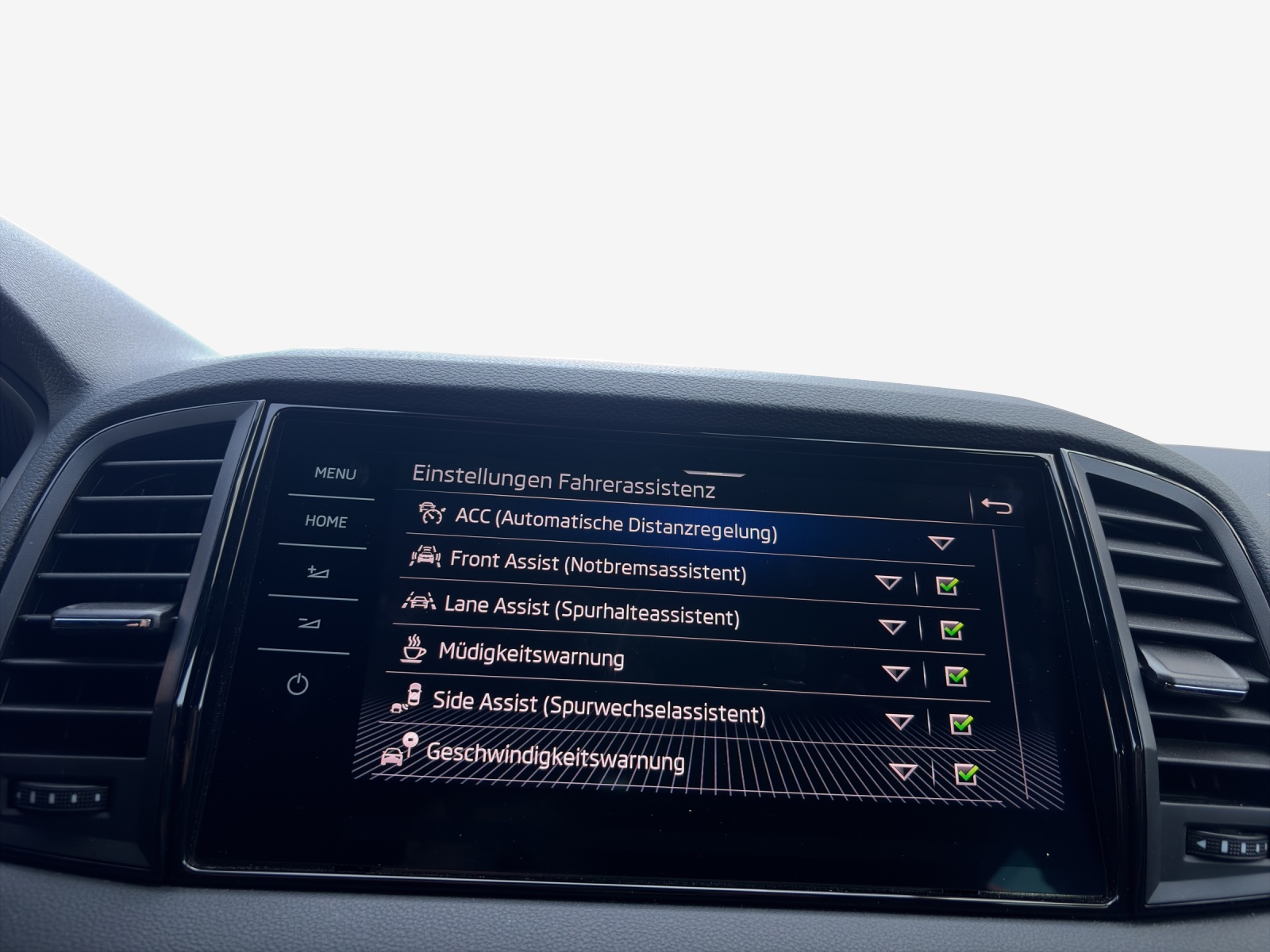 SKODA Karoq 2.0 TSI SportLine 4x4 DSG-image-15