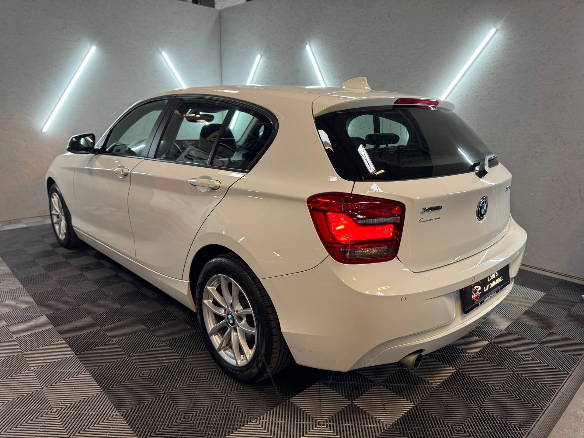 BMW 118d xDrive-image-4