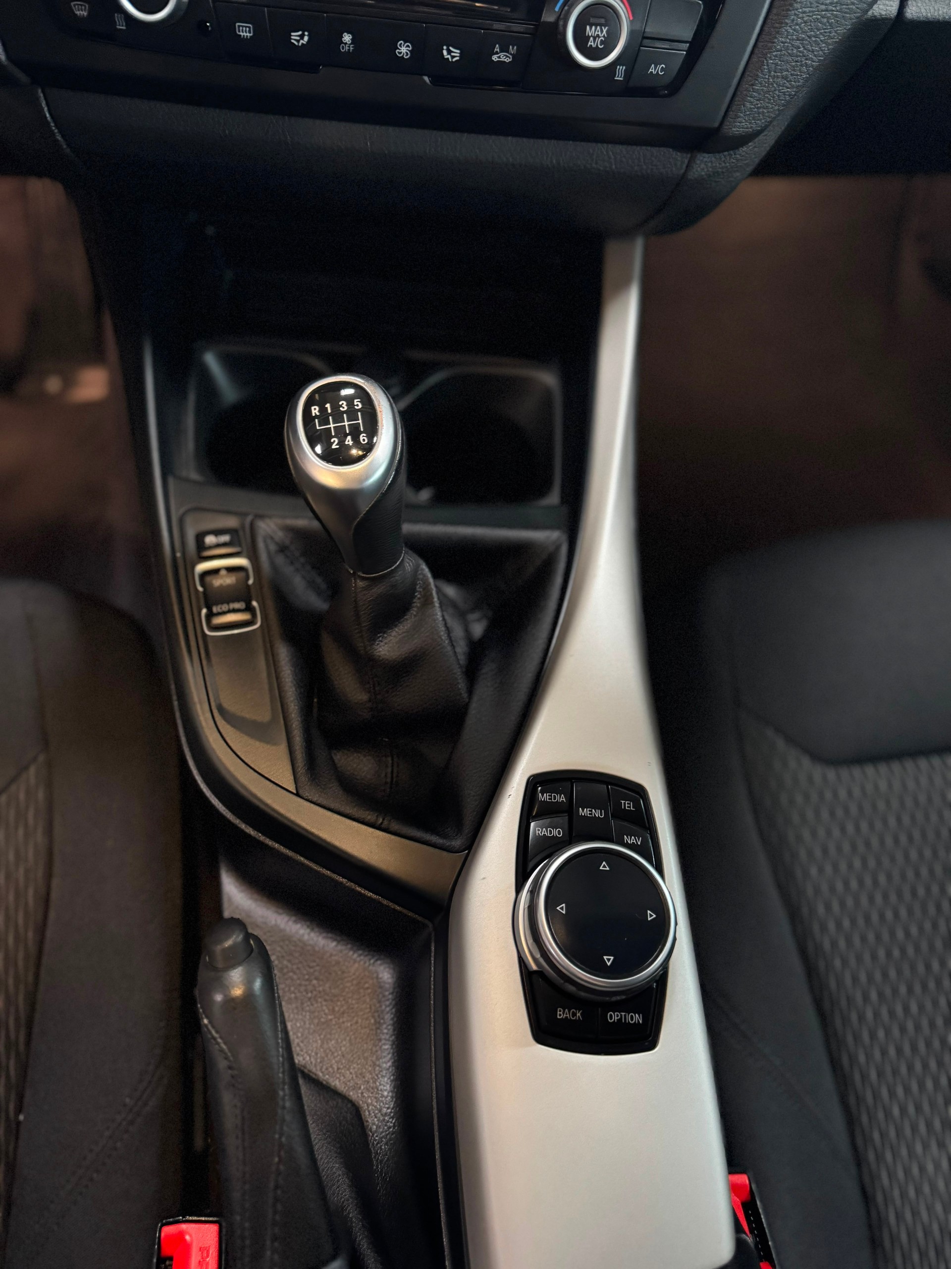 BMW 118d xDrive-image-11