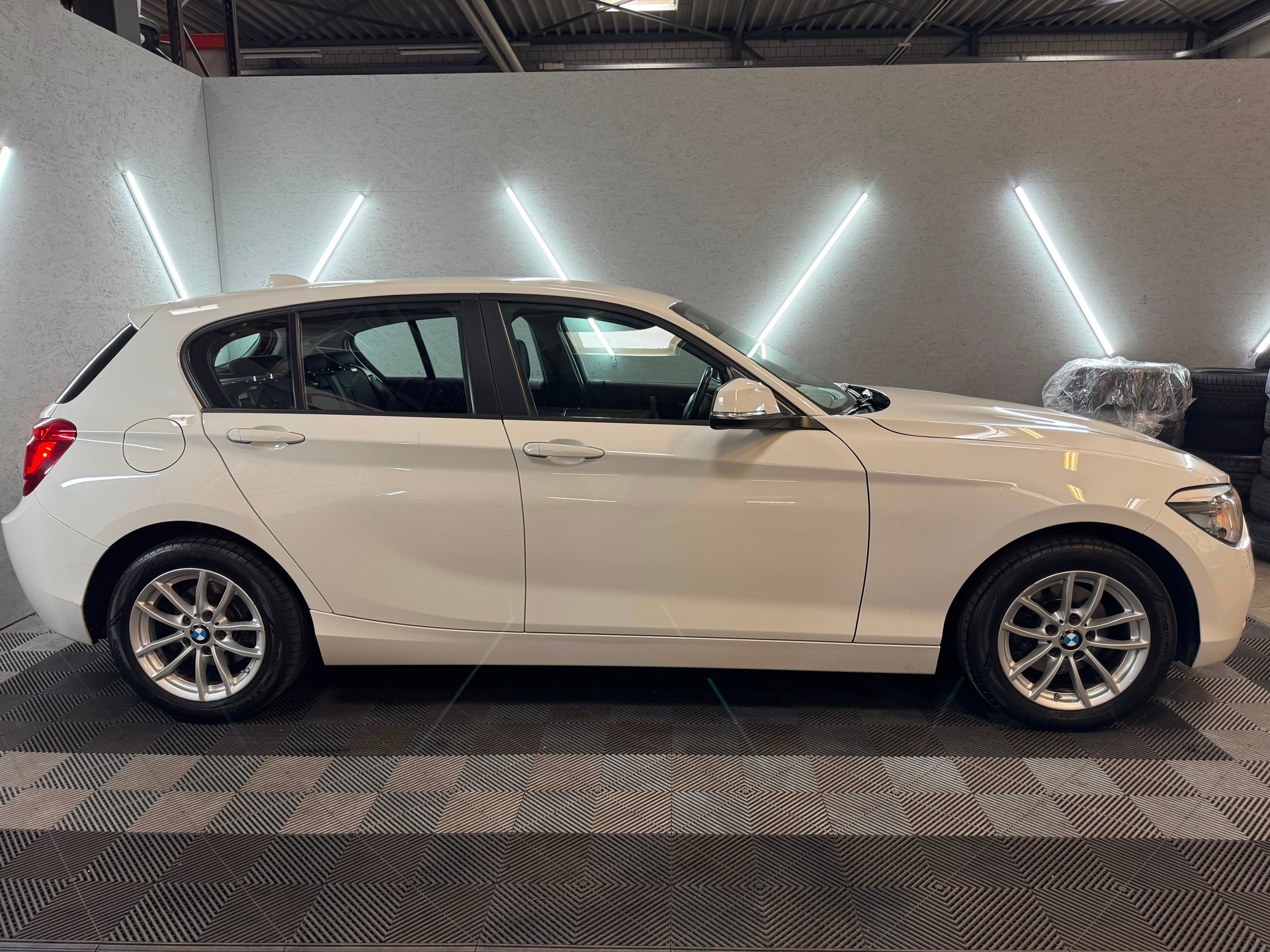 BMW 118d xDrive-image-2
