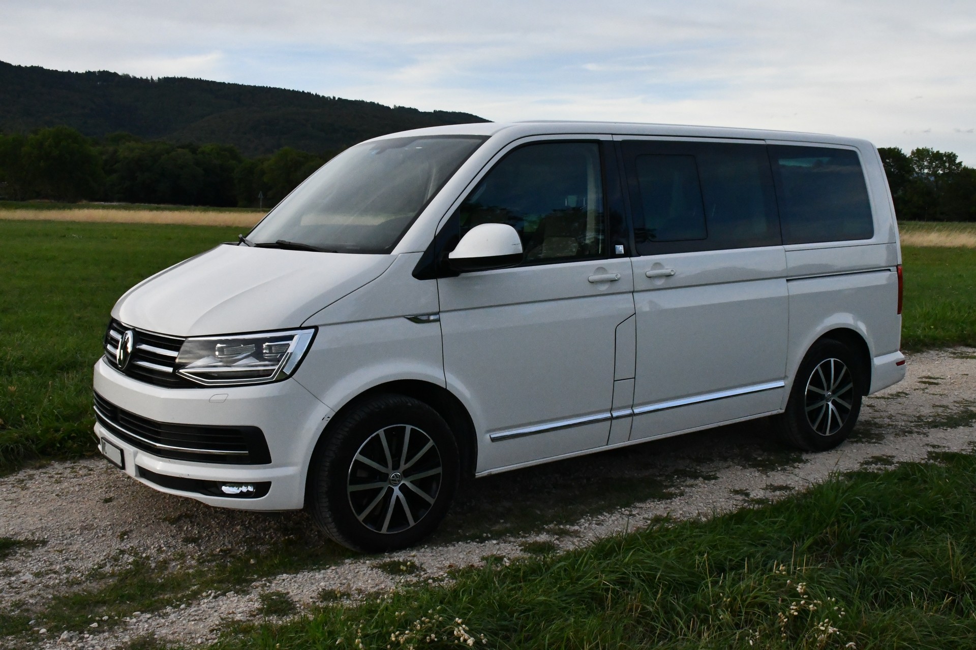 VW 2.0 TDI 150 Highline DSG 4m-image-2