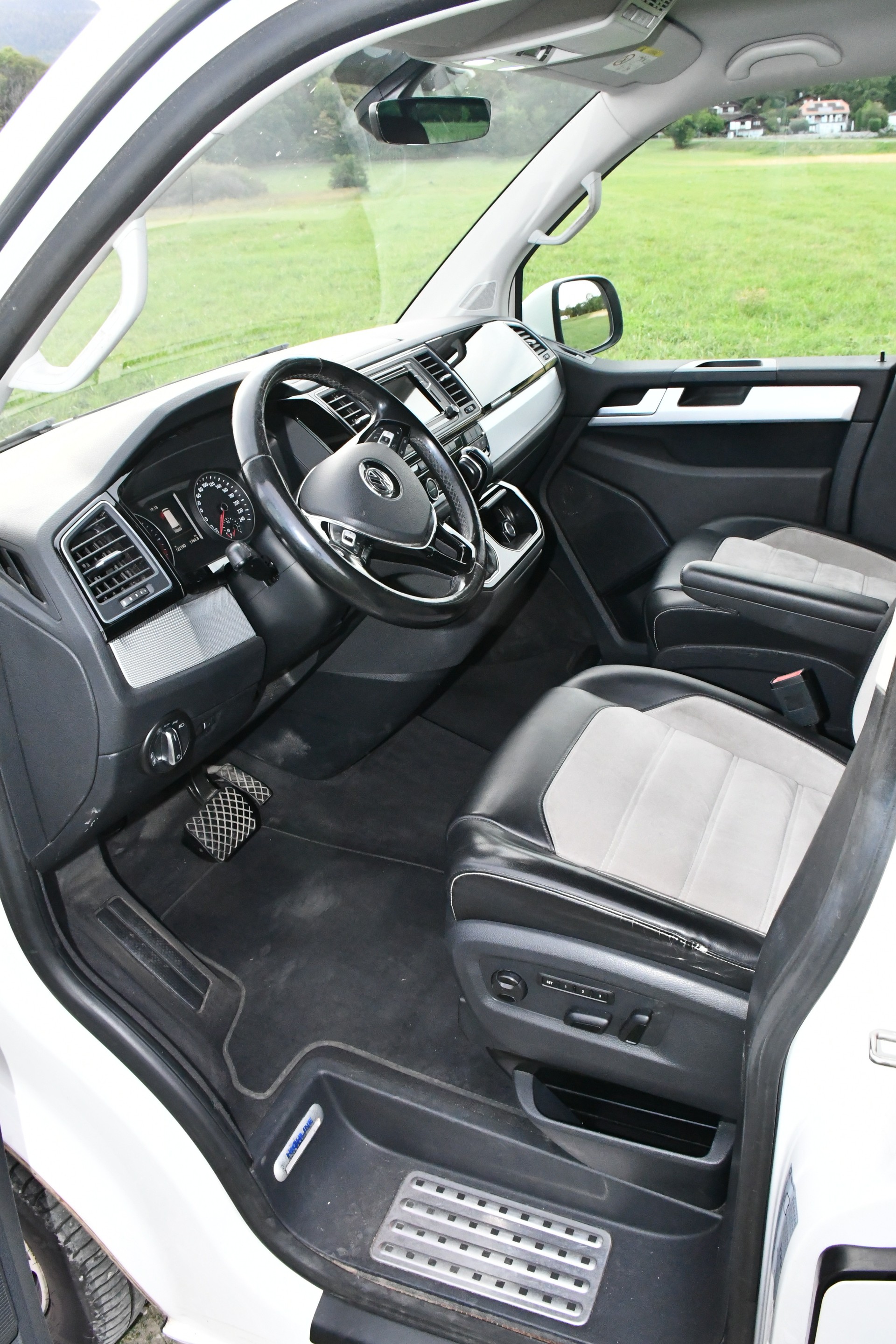 VW 2.0 TDI 150 Highline DSG 4m-image-4
